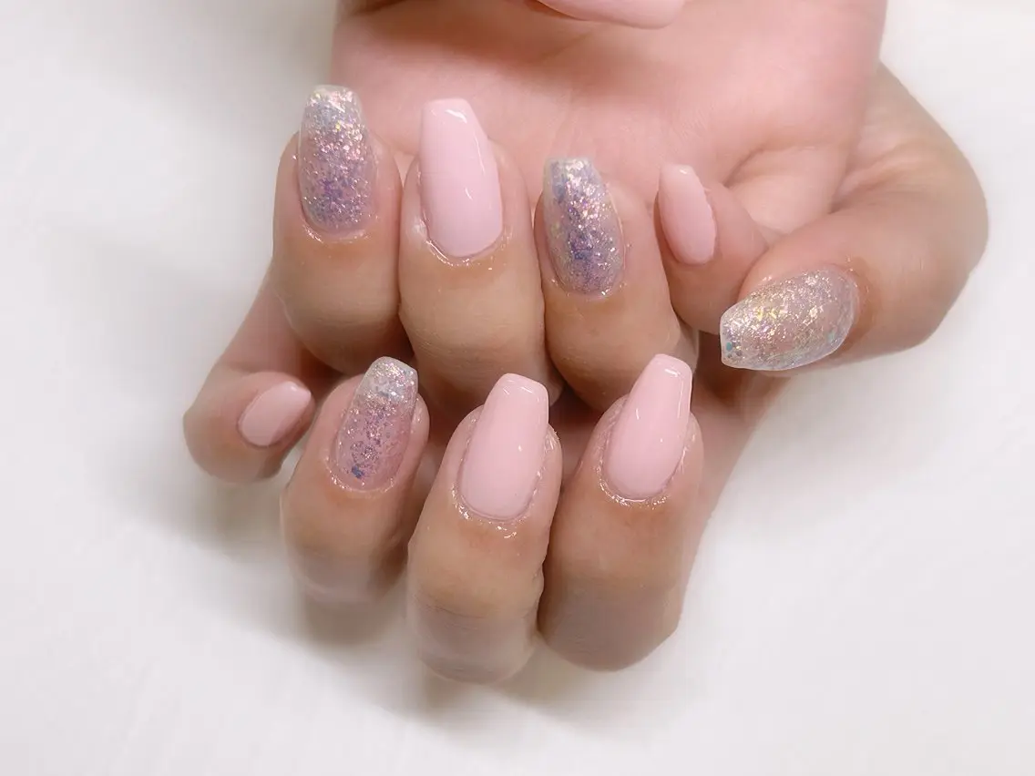 ネイル オーロラネイル ホログラムネイル ワンカラーネイル 春ネイル Y. 🍒maki🍒ྀིのネイルデザイン