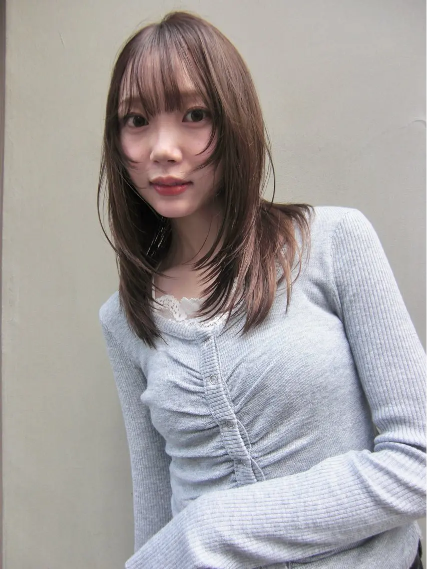 ロング 顔まわりレイヤー レイヤーカット ワンホンレイヤー カット トリートメント SAKURA omotesandoのヘアスタイル