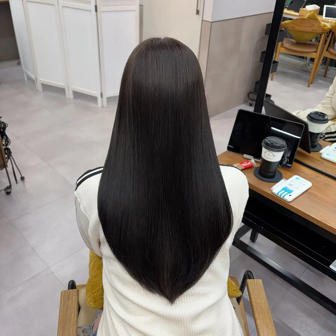 ロング カラー グレージュ ヘアカラー 植田 菜月のヘアスタイル
