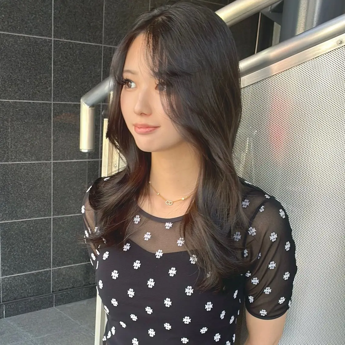ロング レイヤーカット ロング カット ヘアカラー calna 古賀 菜摘のヘアスタイル