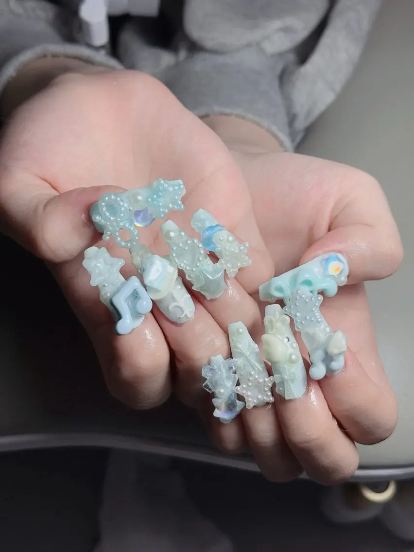 ネイル フレンチネイル ジェルネイル ガラスフレンチ ハロウィン ハート H.baby Nail Salonのネイルデザイン