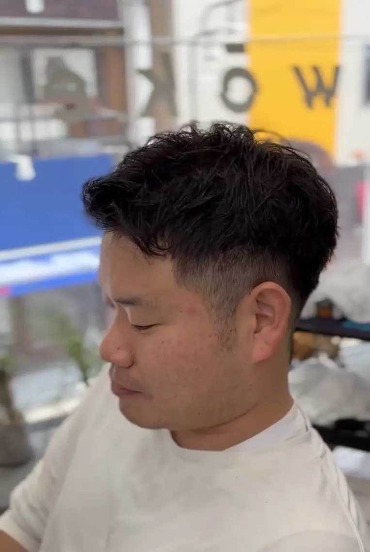 ショート メンズ メンズブリーチ ダウンパーマ フェードカット メンズハイライト メンズメッシュ メンズ専門サロン wokeのヘアスタイル