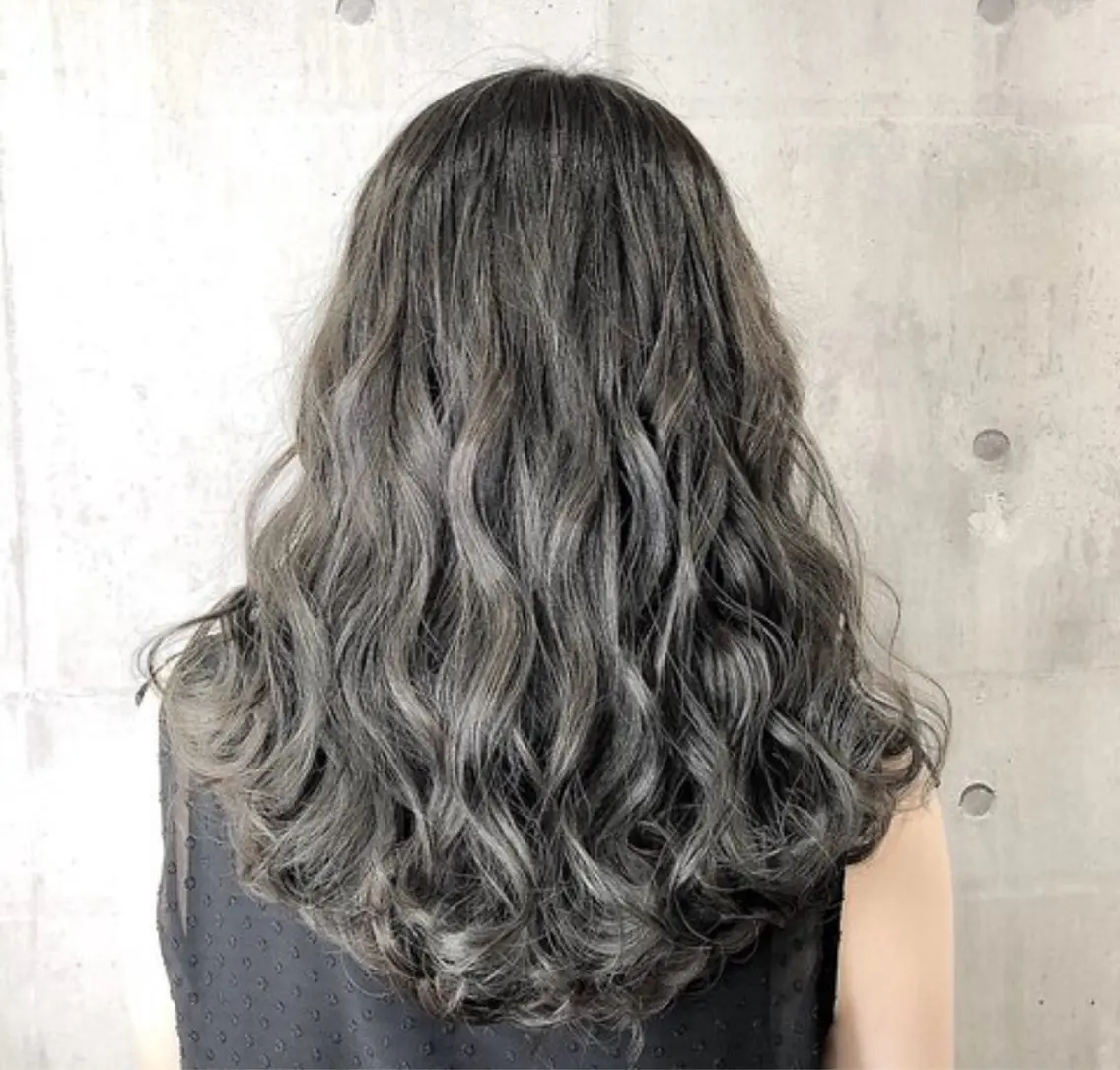 セミロング ヘアカラー 艶髪🫧透明感 🦄岡庭春菜🎀のヘアスタイル