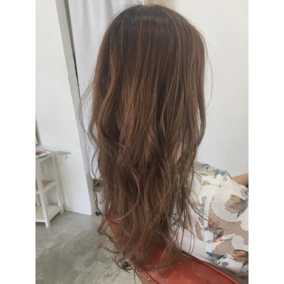 ロング カラー アッシュ バレイヤージュ ベージュカラー レイヤーカット fio マナミのヘアスタイル