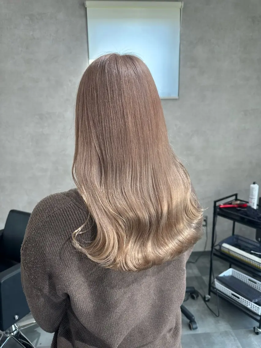 ロング カラー ヘアアレンジ ベージュカラー ブリーチ ミルクティーベージュ ヘアカラー 境町/透明感カラー/ レイヤー/中茎涼太のヘアスタイル