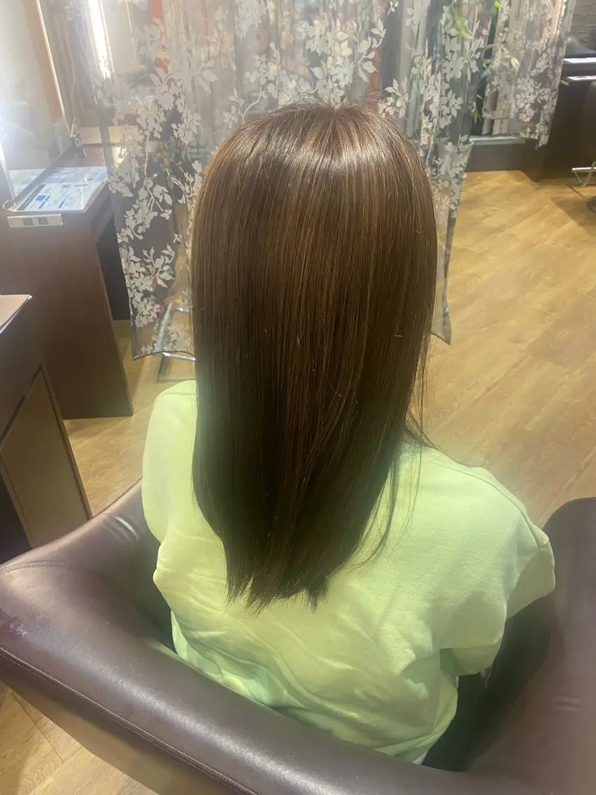 セミロング ヘアカラー 津田 遥香のヘアスタイル