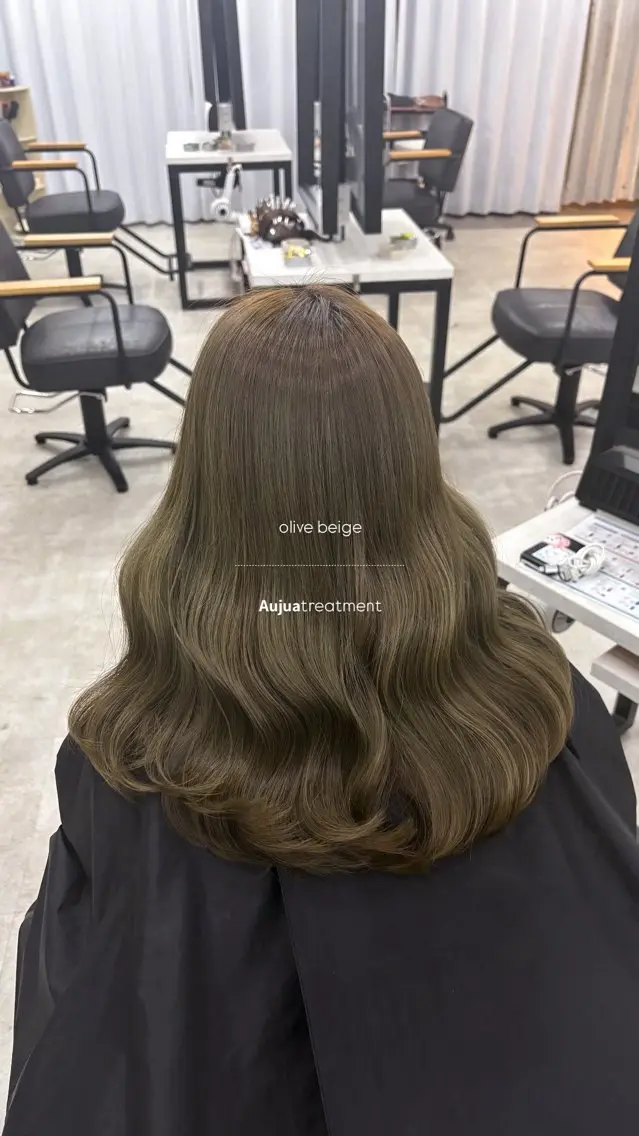 ミディアム Haruka /うる艶透明感カラーのヘアスタイル