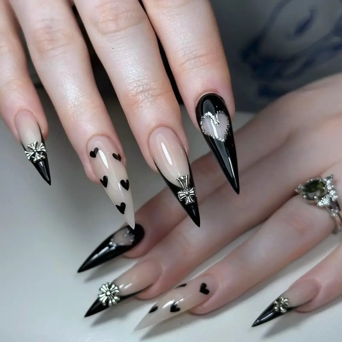 ネイル フレンチネイル ジェルネイル ハート 韓国ネイル ロングネイル ハンドネイル Blingg NailStudioのネイルデザイン