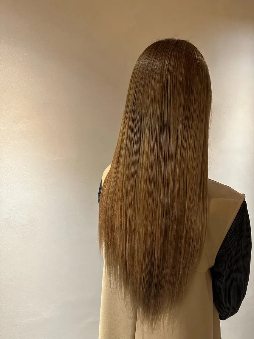 ロング カラー ベージュカラー ブリーチ 室谷 ゆりあのヘアスタイル