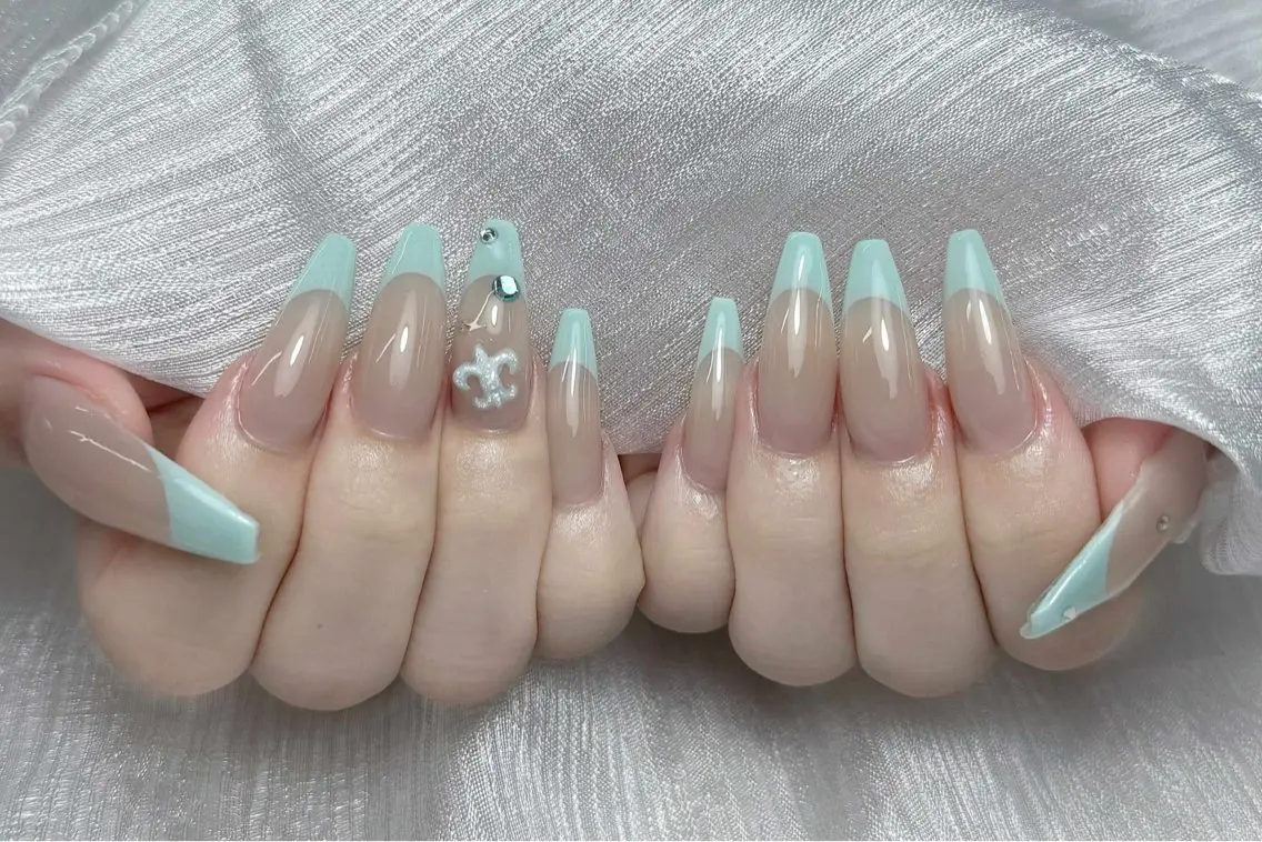 ネイル 長さ出し ガーリー キラキラネイル 韓国ネイル ロングネイル ハンドネイル ハンドケア Nova Nail Nambaのネイルデザイン