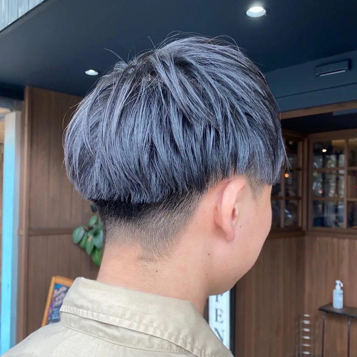 メンズ マッシュ 刈り上げ 今枝莉菜 上品なツヤカラーのヘアスタイル