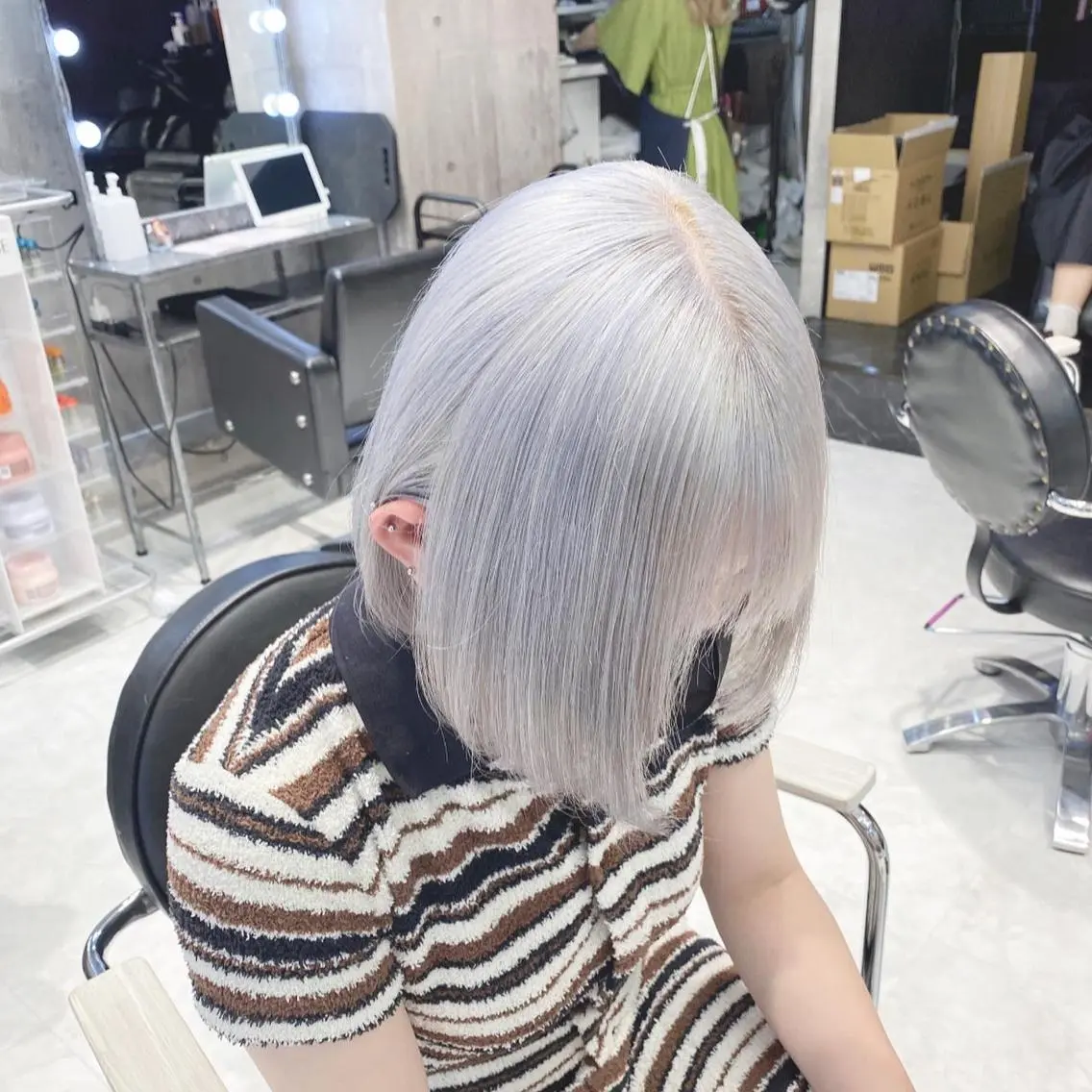 ショート カラー ヘアアレンジ アッシュ アッシュグレー アッシュグレージュ バレイヤージュ ミストバング ヘアカラー トリートメント TAKUMAブリーチ /切りっぱなし🪽のヘアスタイル