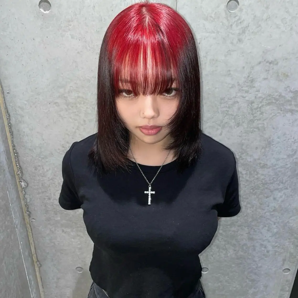 ミディアム カラー ヘアアレンジ ボルドーカラー デザインカラー カット ヘアカラー トリートメント Mizobe misakiのヘアスタイル