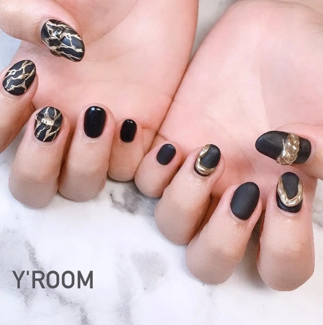 ネイル オーロラネイル フラッシュネイル フットネイル ジェルネイル 氷ネイル・うるうるネイル ハンドネイル YUKA （ネイリスト）のネイルデザイン