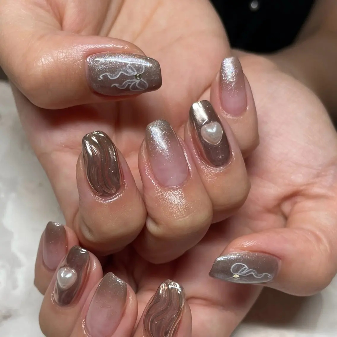 ネイル グラデーション ミラーネイル ハンドネイル 🦋hana / nail / AOのネイルデザイン