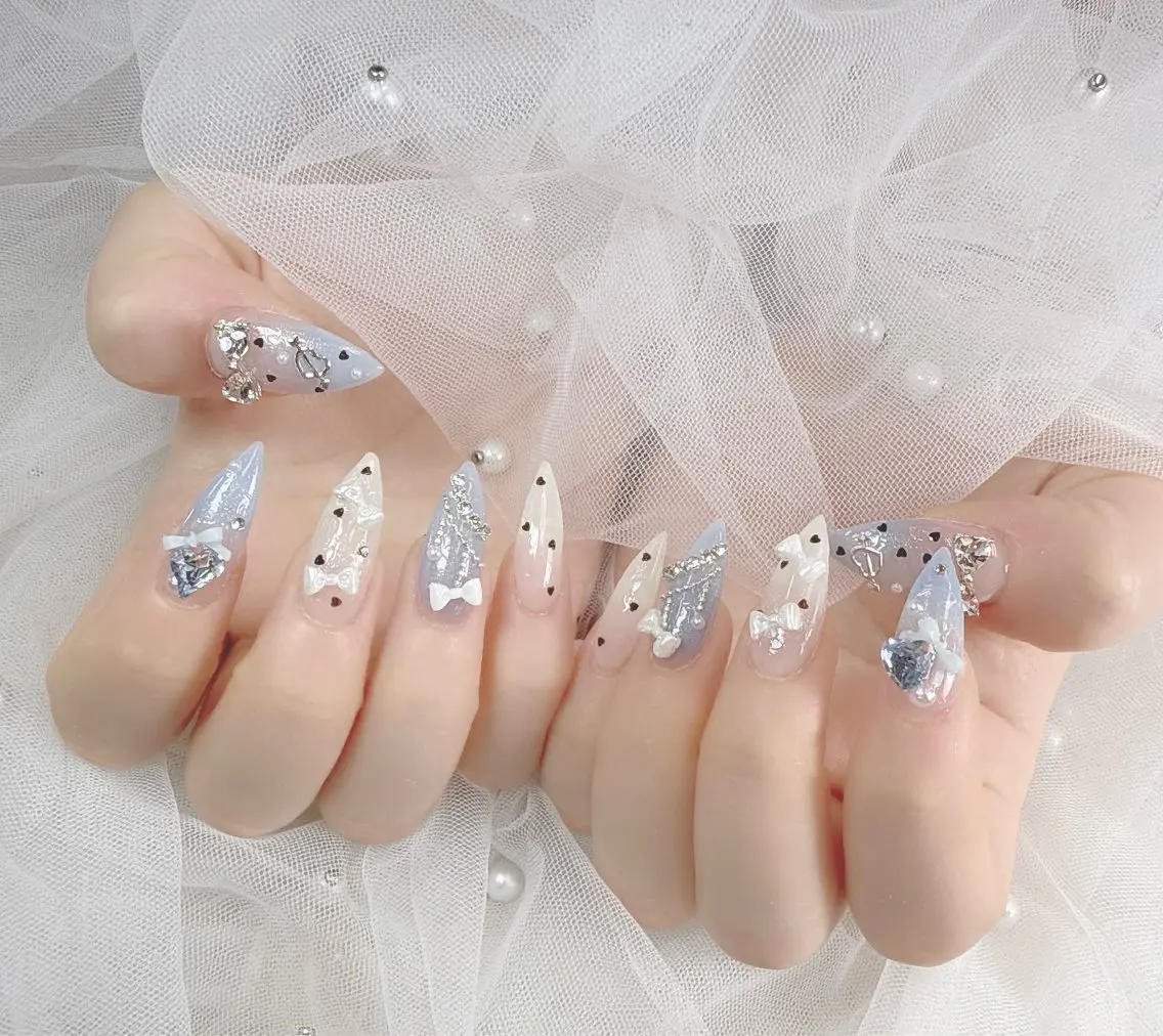 ネイル アートネイル オーロラネイル ボルドー チークネイル フレンチネイル ハンドネイル Sakura Nail Salonのネイルデザイン