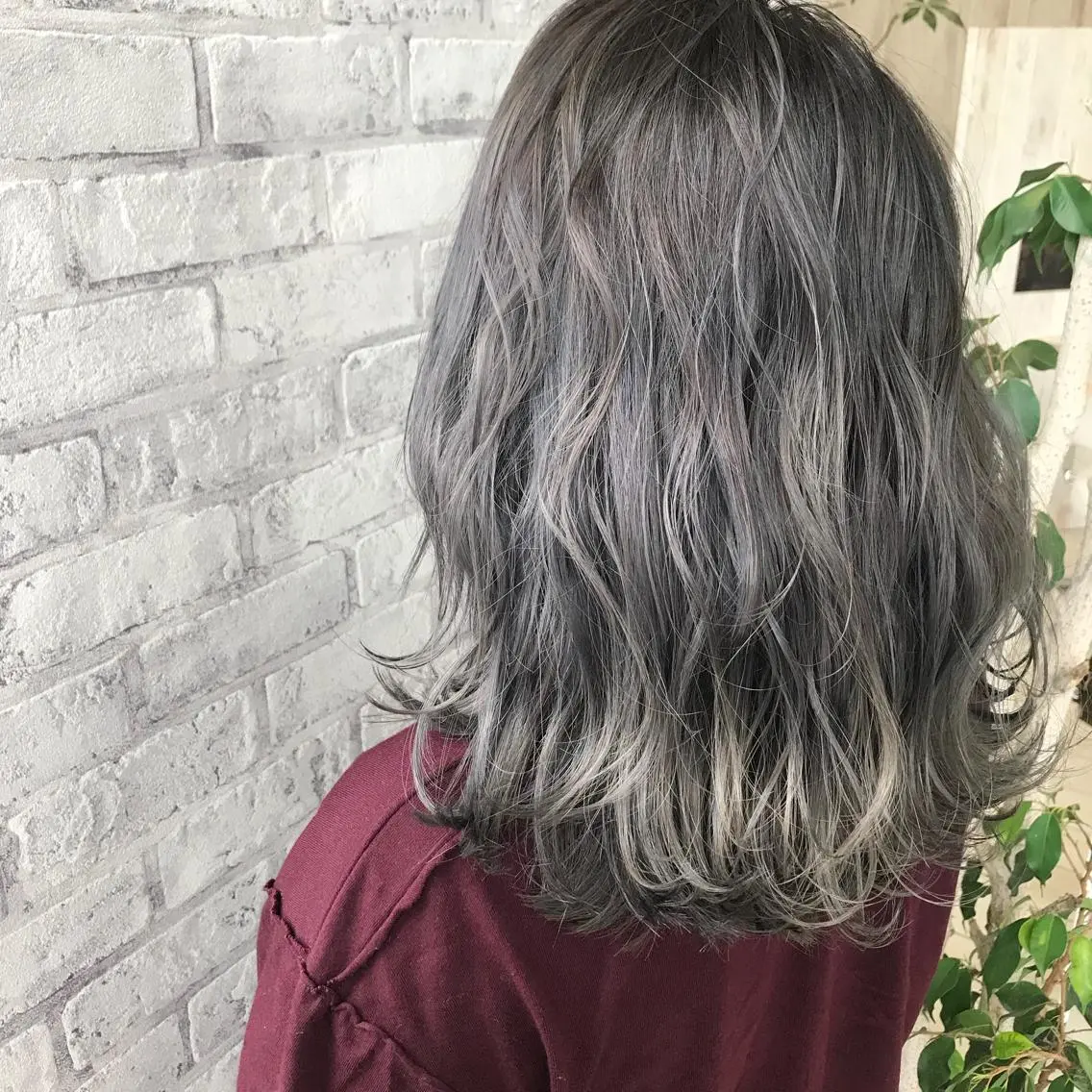 ミディアム カラー 透明感カラー シルバー カット ヘアカラー トリートメント Oopsレイヤー 加藤澄都のヘアスタイル