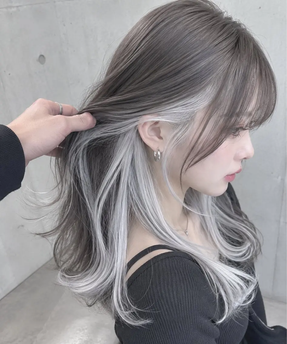 【10​〜​11月限定】❕人気№1❕カット＋イヤリングカラー￥11000～(ブリーチ/レイヤーカット/インナーカラー)の写真