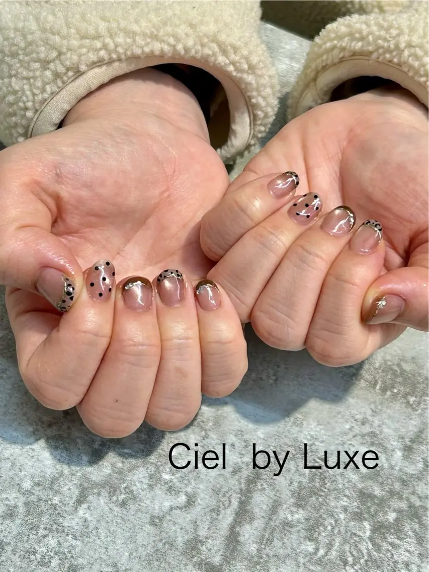 ネイル ドット フレンチネイル CielbyLuxe manamiのネイルデザイン