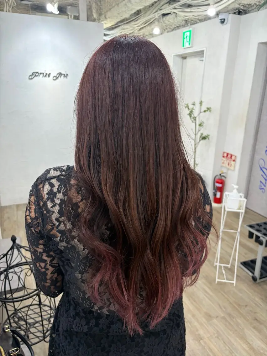 ロング カラー ブリーチ デザインカラー ピンクカラー カット ヘアカラー トリートメント 韓国レイヤー🦋 ブリーチtomokoのヘアスタイル