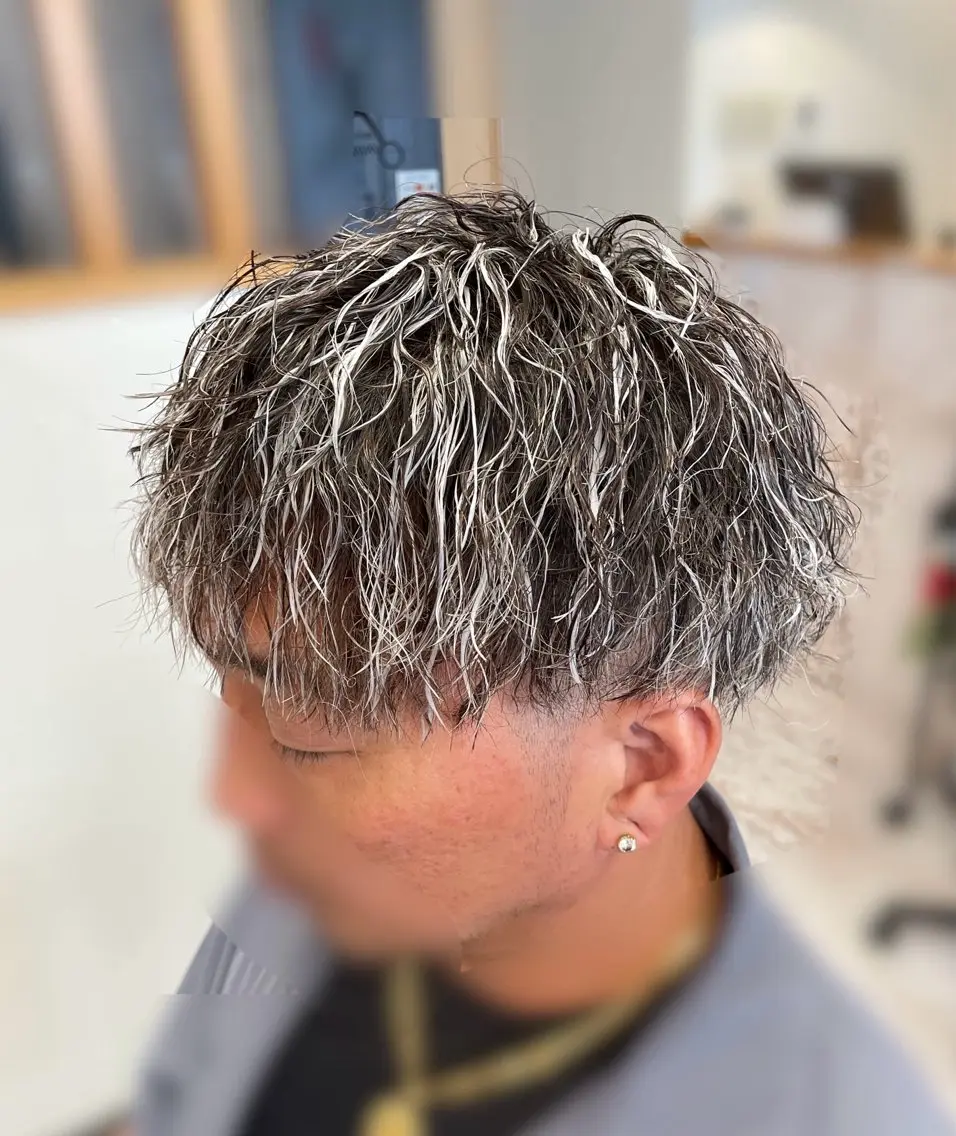 ショート カラー パーマ メンズ メンズパーマ ツーブロック カット ヘアカラー パーマ トリートメント ヘアセット 🌟30代~50代の お客様も大歓迎/竹井のヘアスタイル