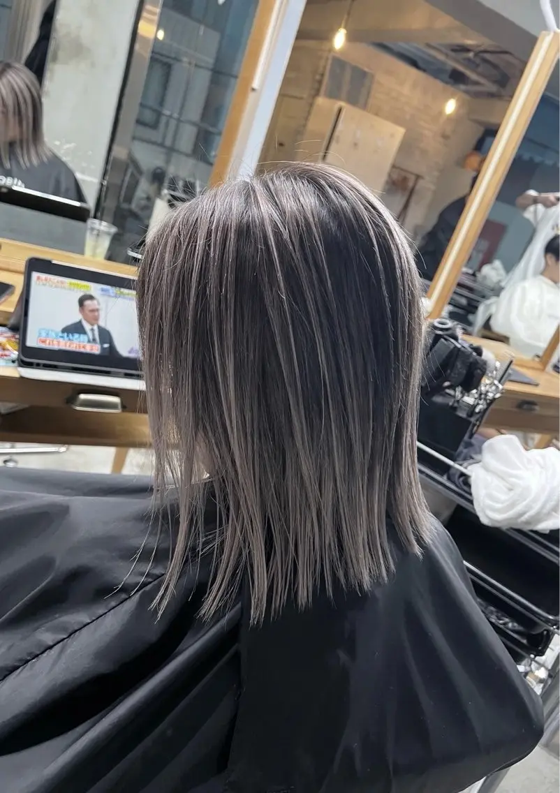 ミディアム カラー バレイヤージュ レイヤーカット ヘアカラー トリートメント 指名数No.1 /NAOYAのヘアスタイル