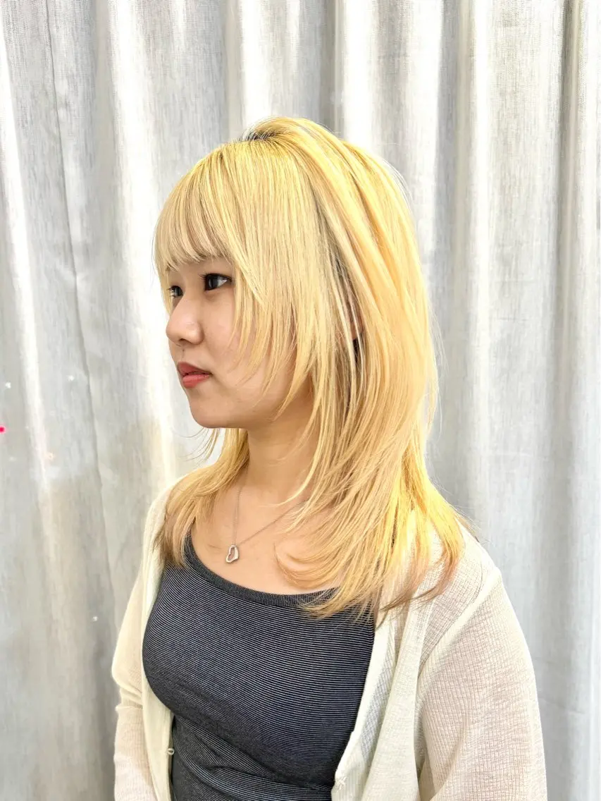 セミロング カラー ブロンド レイヤーカット カット ヘアカラー トリートメント ハイトーン/レイヤー /ウルフ⭐️永田⭐️のヘアスタイル