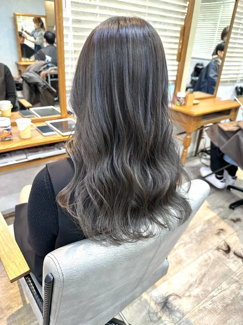 ロング カラー アッシュ ブルーカラー ブルーアッシュ ハイライトカラー ハイライト カット ヘアカラー トリートメント 🤍2nd🤍田所 美希のヘアスタイル