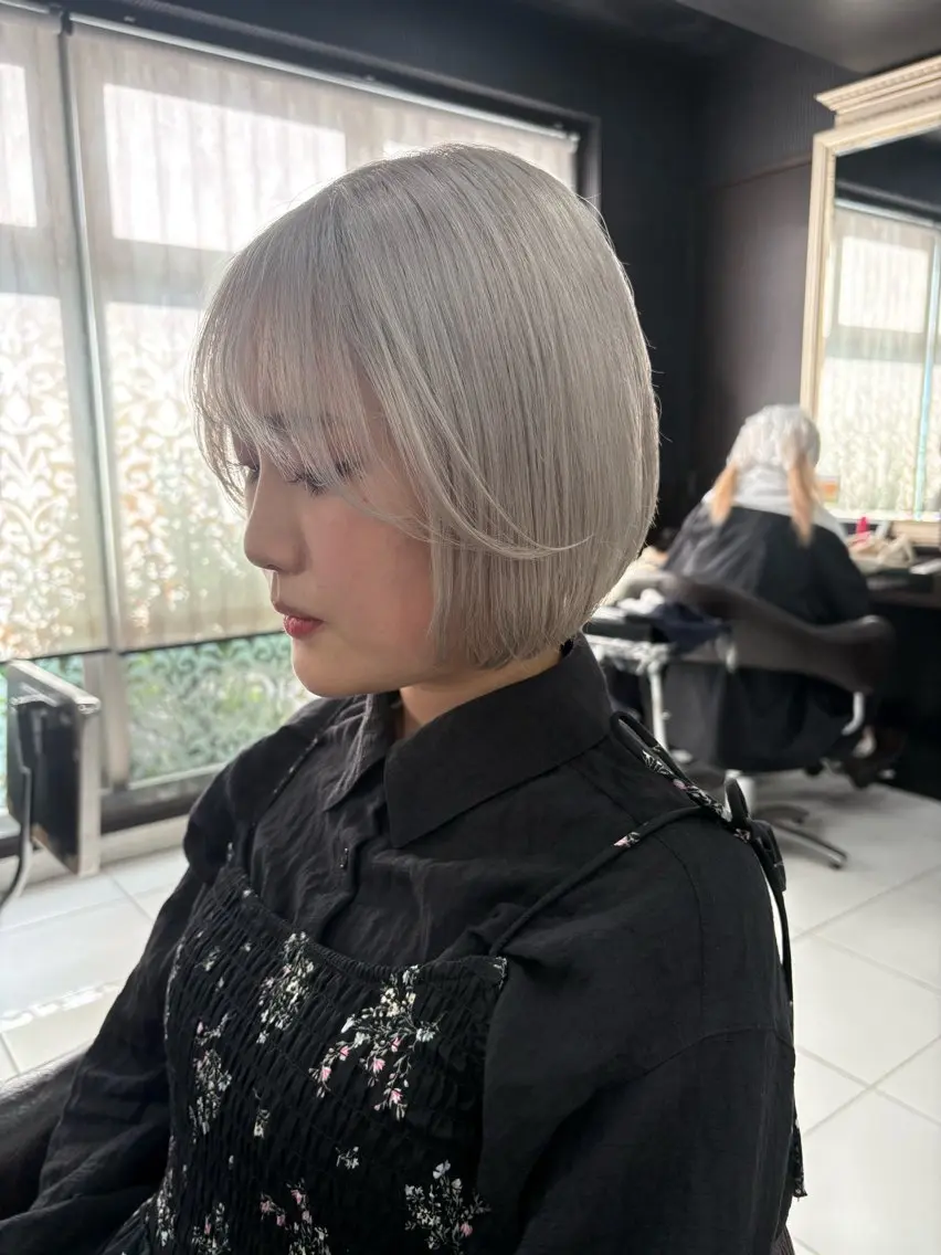 ショート カラー グレージュ達人/赤み 消し/ブリーチ/岩崎のヘアスタイル
