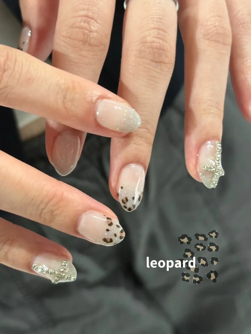ネイル アニマル柄 ガーリー キラキラネイル ラメ(グリッター) リボン ハンドネイル YUUMI🫧 nailのネイルデザイン