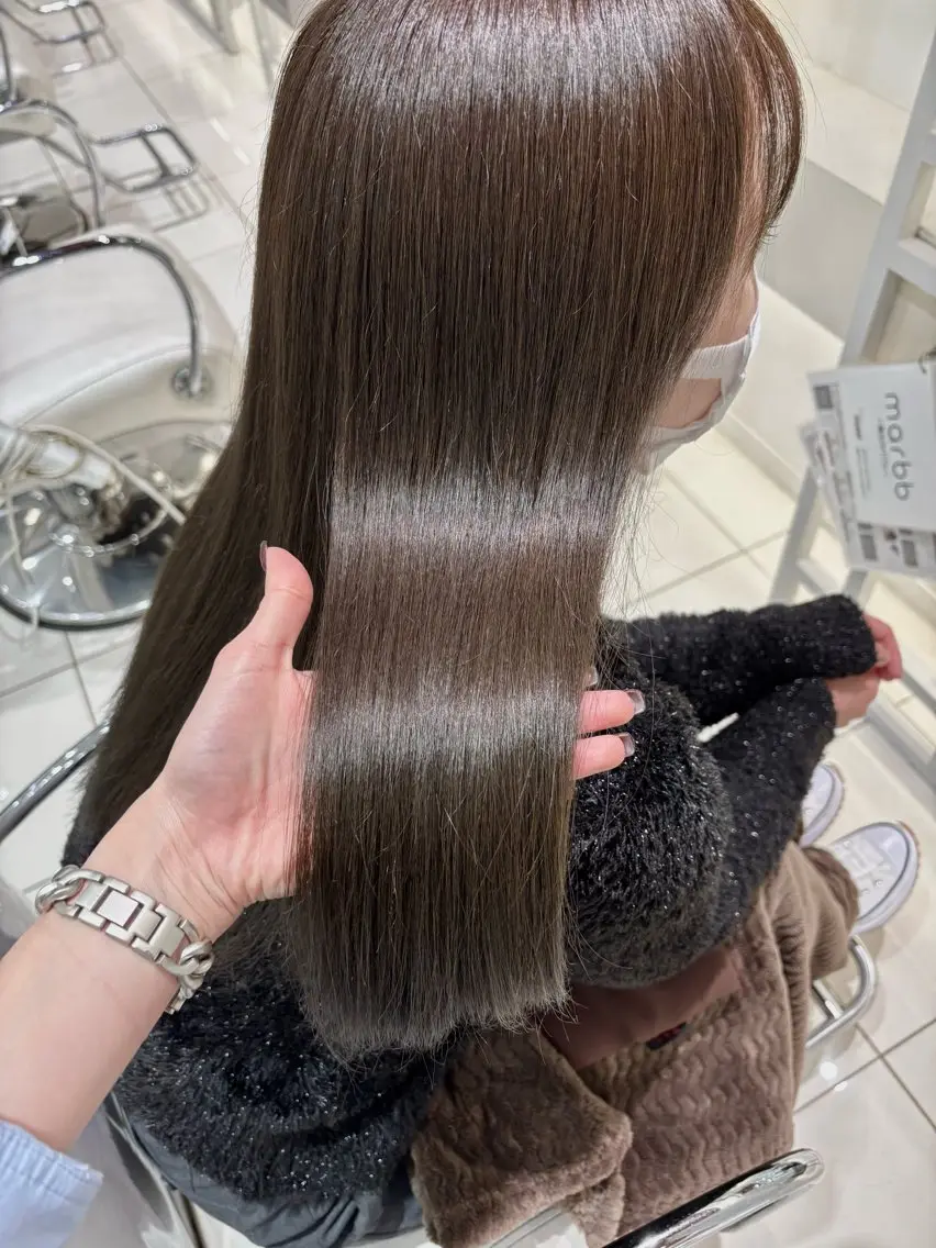 セミロング カラー グレージュ イルミナカラー オリーブグレージュ オリーブグレー BiBi 武田 あやのヘアスタイル