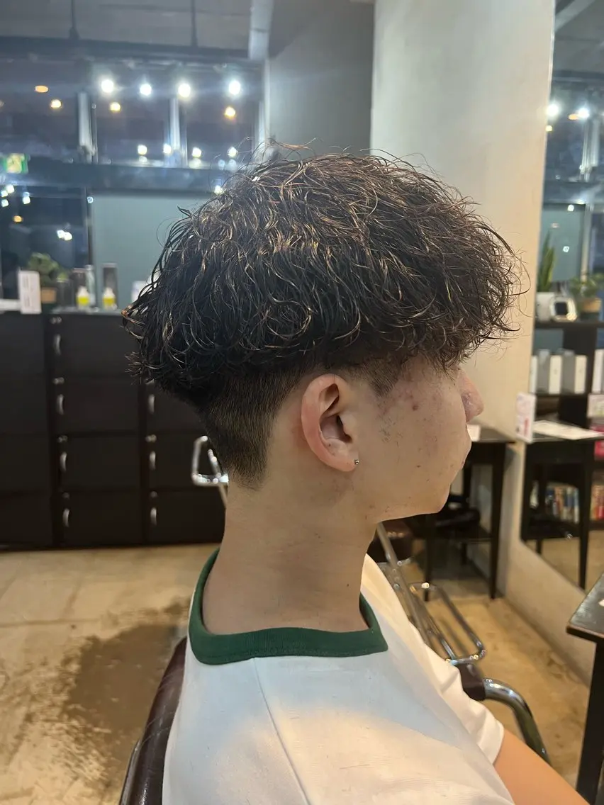 パーマ メンズ マッシュ 刈り上げ 波巻きパーマ Men's NAM 八角のヘアスタイル