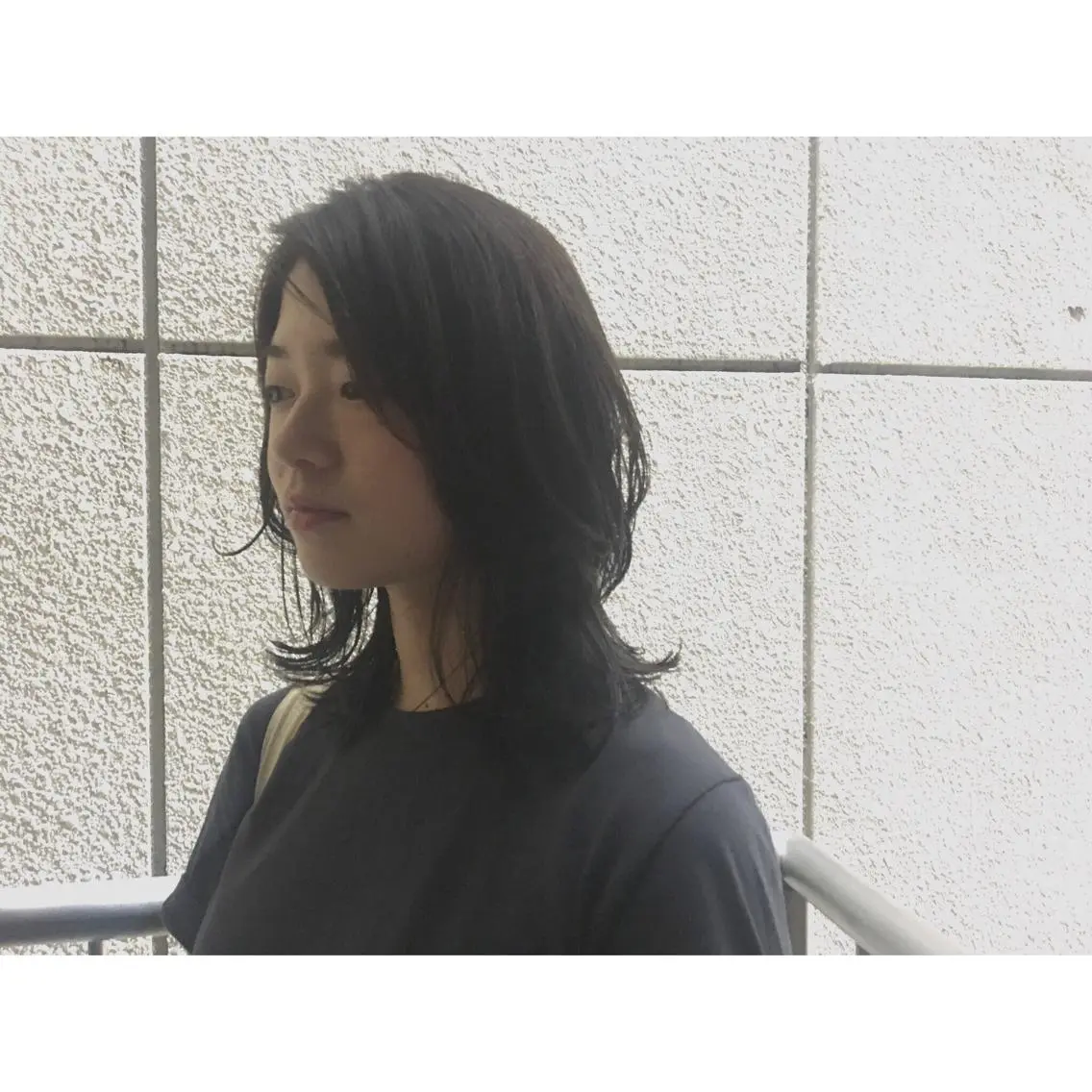 ミディアム カラー アッシュ 黒髪 レイヤーカット 中牧 亜弥のヘアスタイル