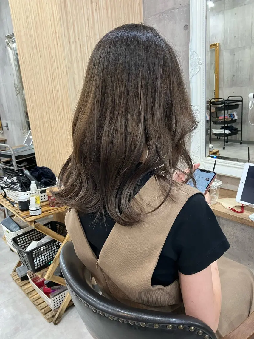 セミロング カラー イルミナカラー カット ヘアカラー トリートメント レイヤー/ブリーチ| 特殊パーマ/赤澤のヘアスタイル