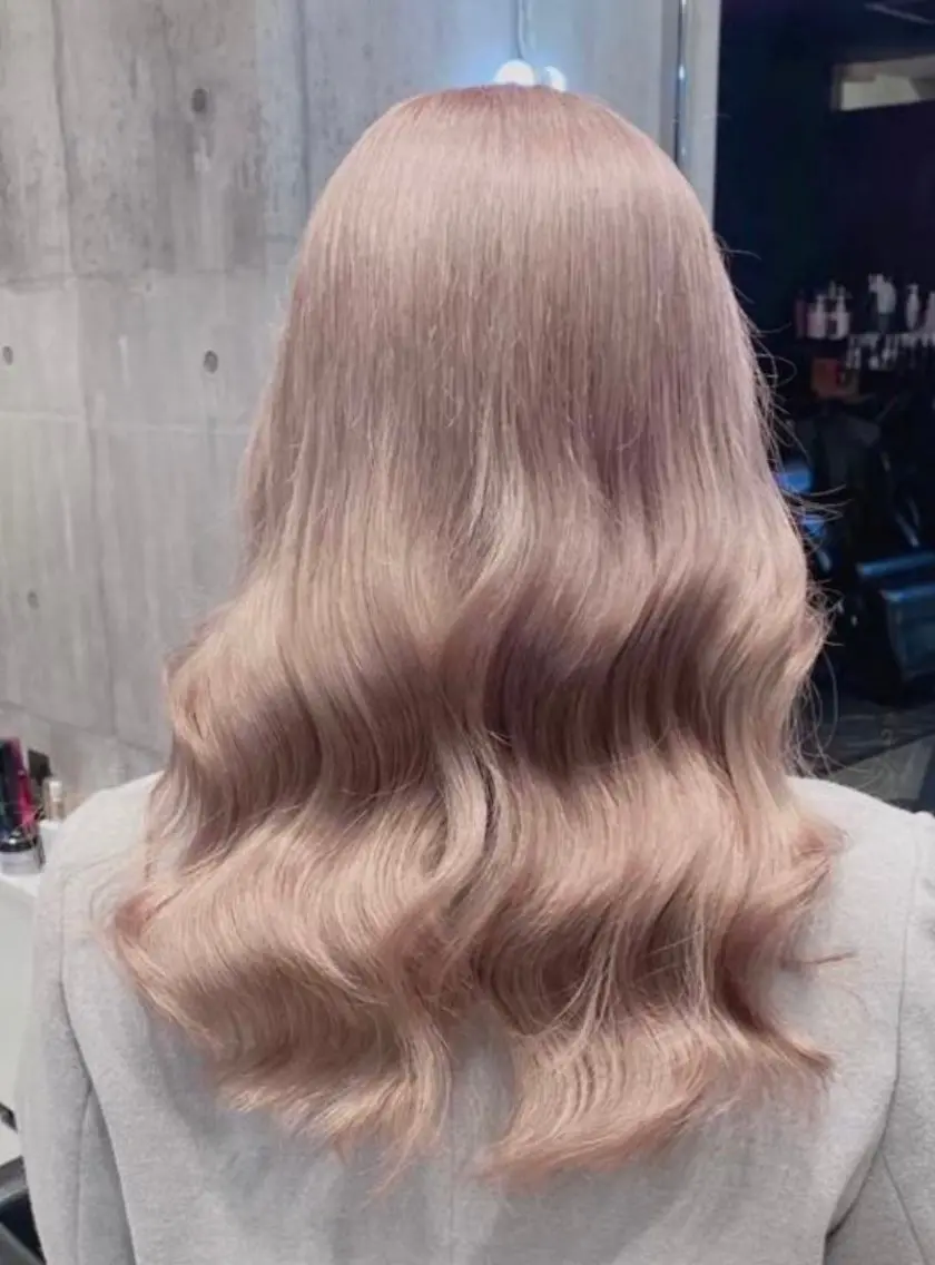 ミディアム カラー ブリーチ ケアブリーチ ダブルカラー インナーカラー ボブ 艶髪ケア特化✨ トワのヘアスタイル