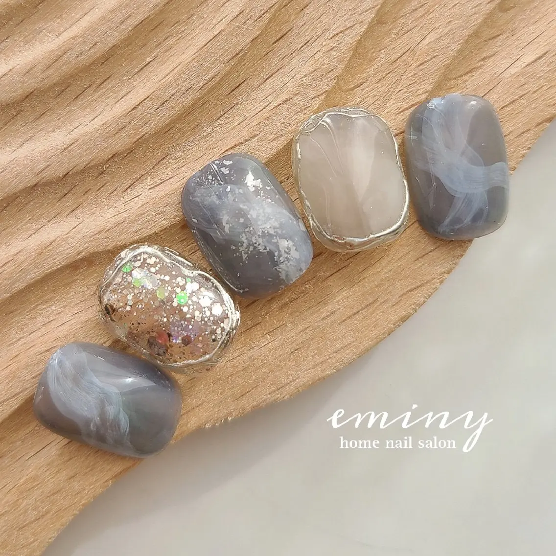 ネイル キラキラネイル 韓国ネイル ミラーネイル ニュアンスネイル 冬ネイル ハンドネイル nail salon  eminyのネイルデザイン