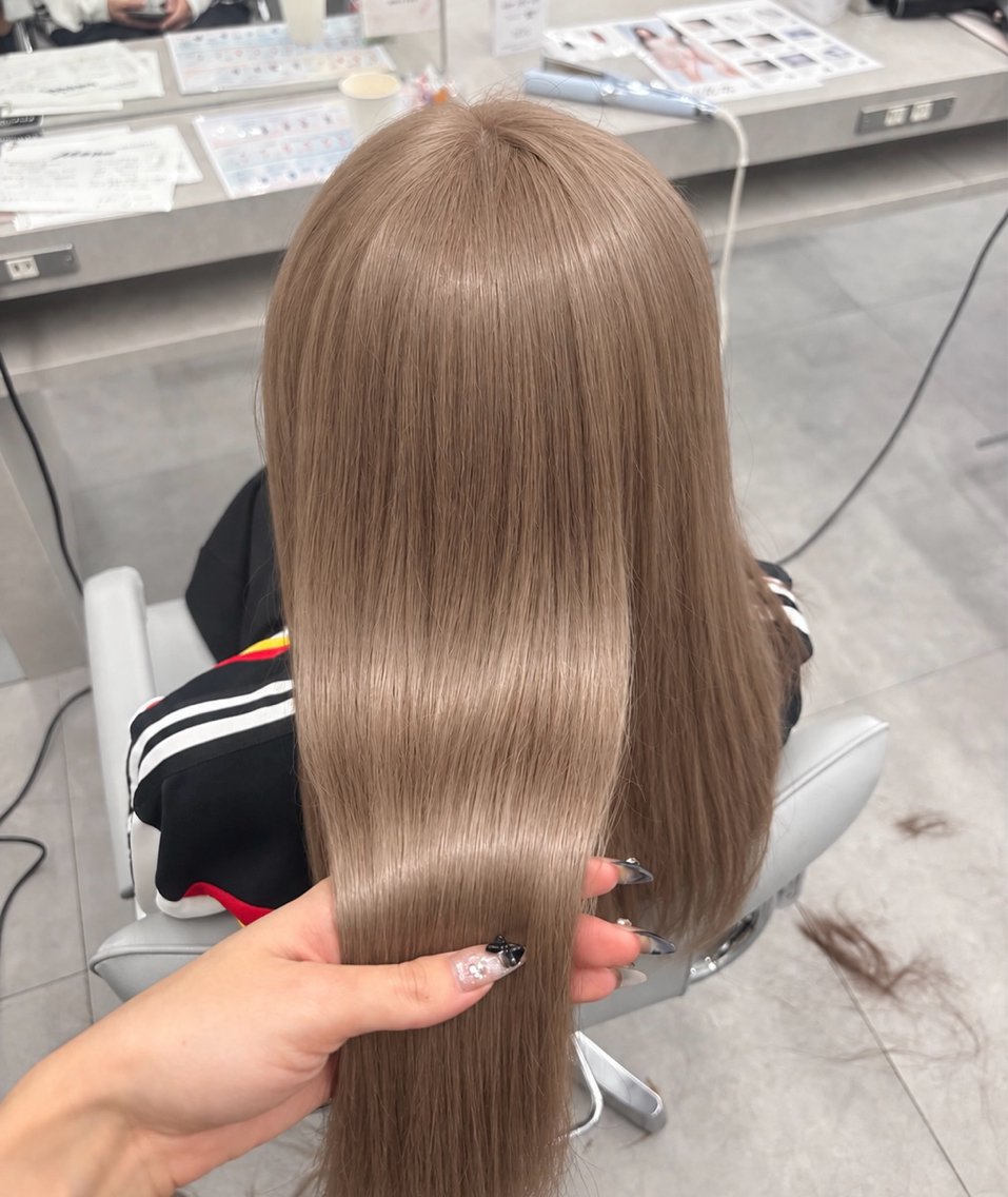 ロング カラー ヘアカラー ブリーチ/ハイトーン 🤍そな🤍のヘアスタイル