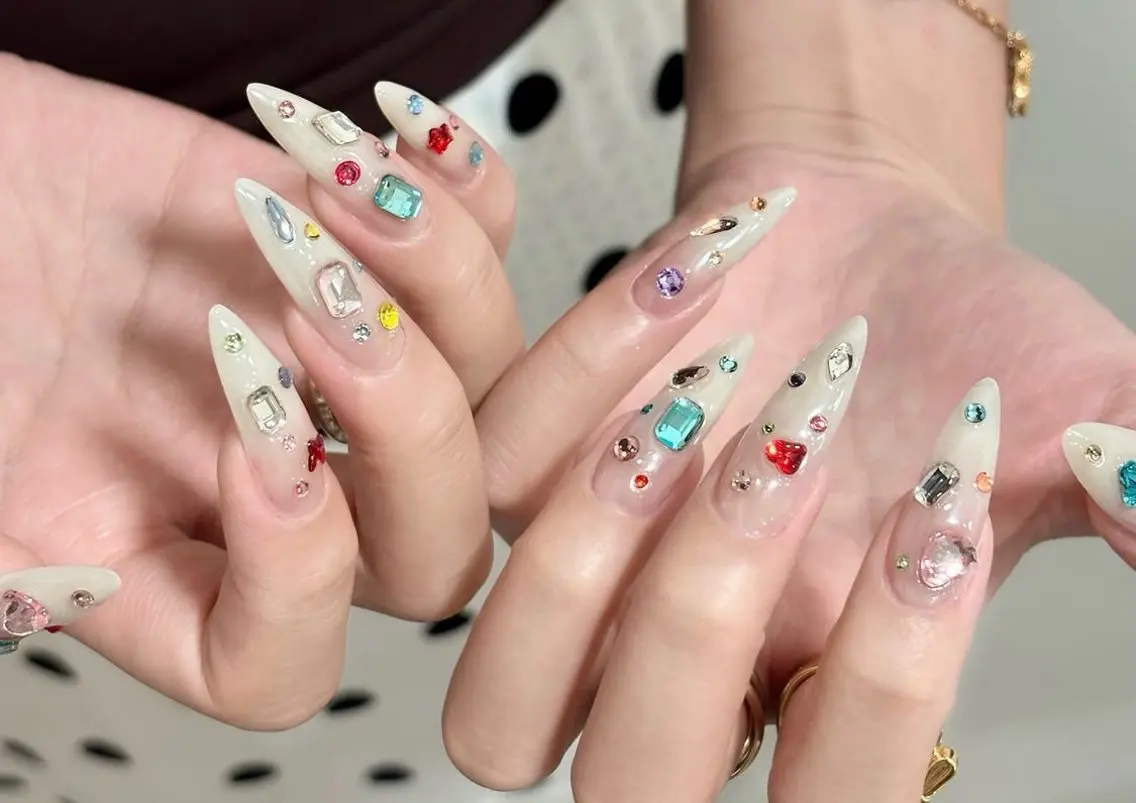 ネイル フラッシュネイル フレンチネイル ガラスフレンチ キラキラネイル 韓国ネイル ハンドネイル ハンドケア REI NAILS SALONのネイルデザイン