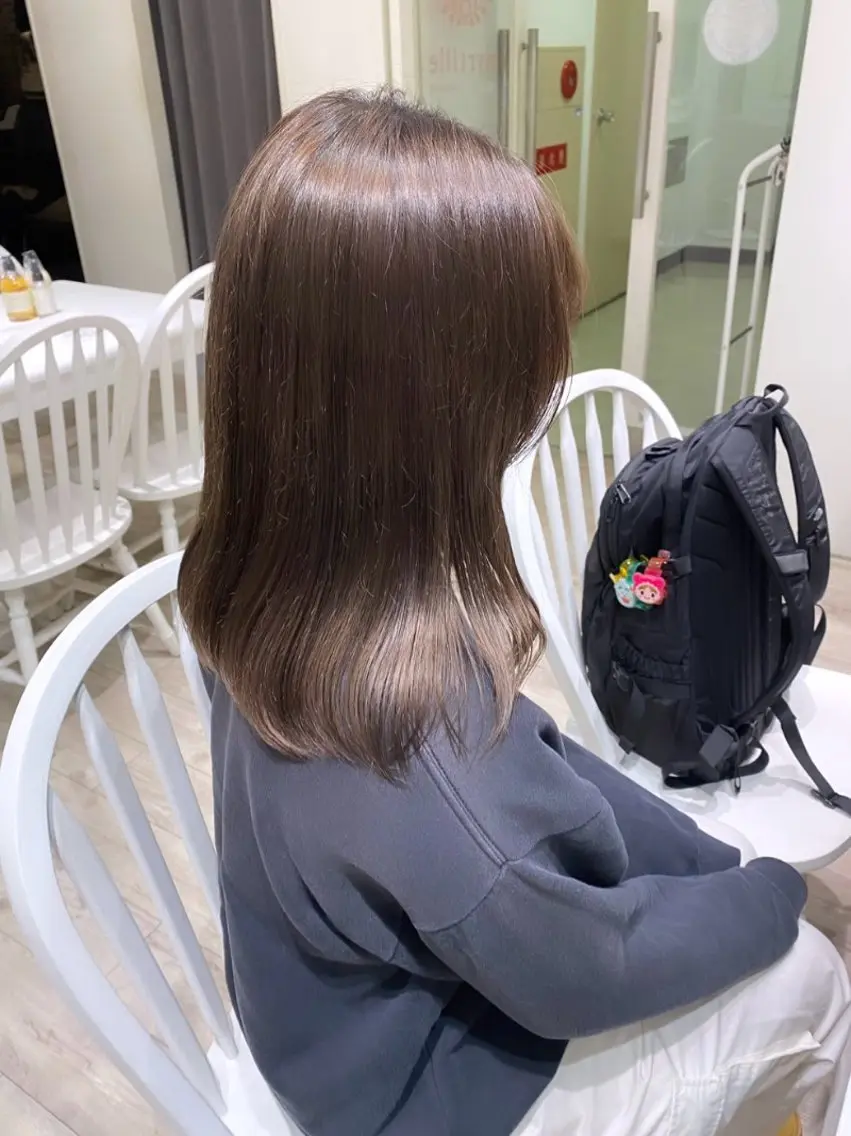 ミディアム カラー ブリーチ グレージュ ブリーチなしカラー ヘアカラー トリートメント 暖色カラー✨️ 門内 梨真のヘアスタイル