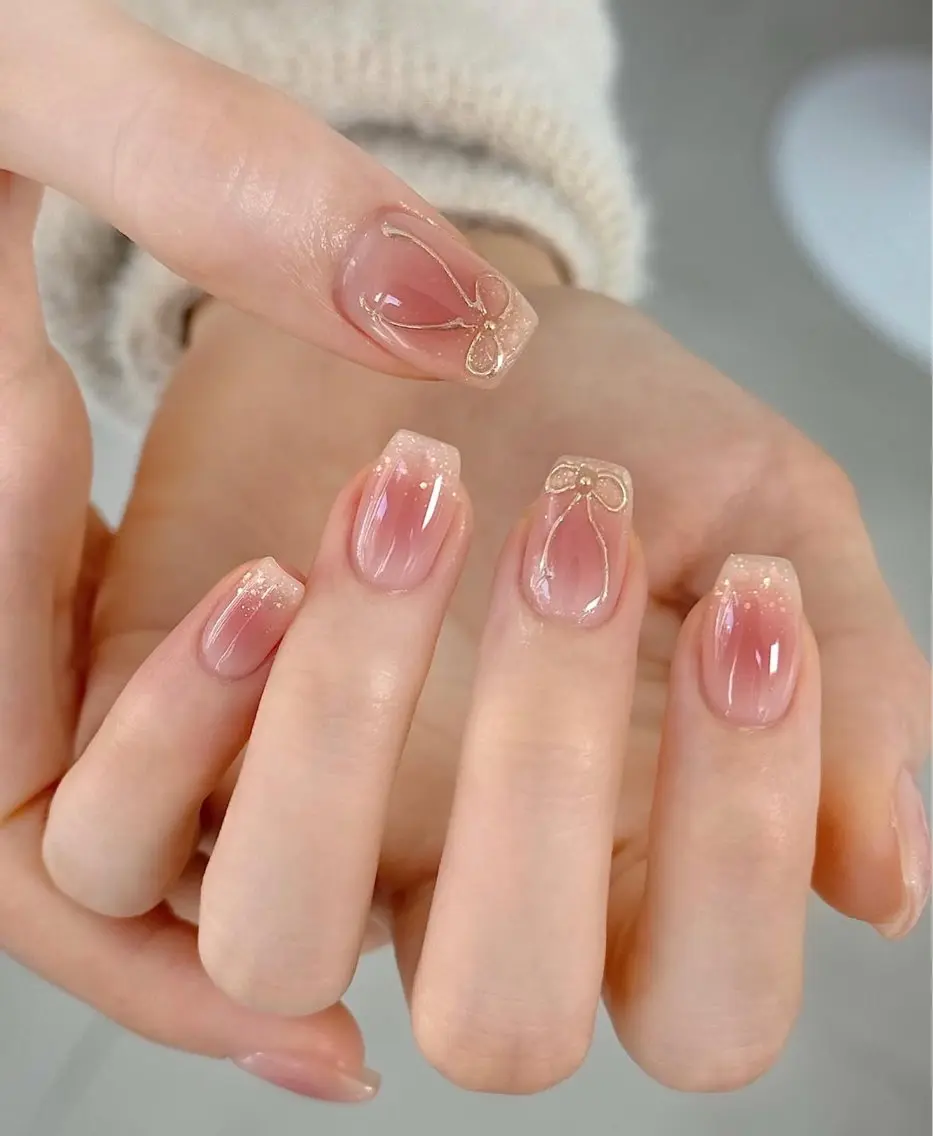 ネイル キラキラネイル マグネットネイル ミラーネイル ニュアンスネイル 春ネイル ハンドネイル Lyna 池袋のネイルデザイン