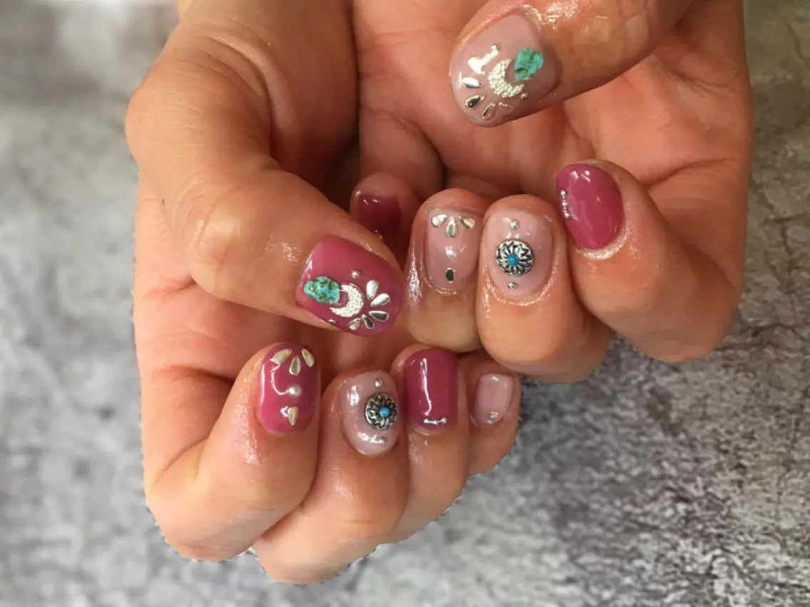 ネイル ストーンネイル nails' it...のネイルデザイン