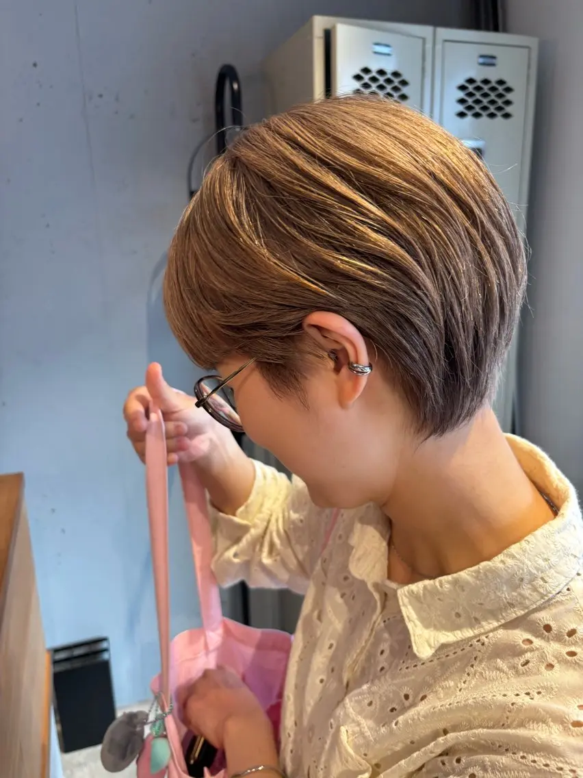 ショート カラー ベージュカラー ブリーチ ショートヘア カット ヘアカラー Romy まるのヘアスタイル