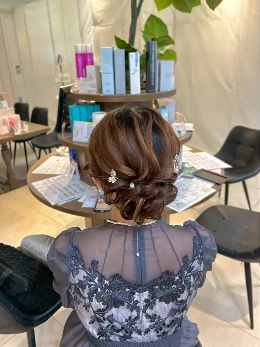 【💖大人可愛いアップヘアで華やかな印象に✨顔周りもこだわって写真映えするスタイルに仕上げます📸】お呼ばれヘア🎀✨の写真