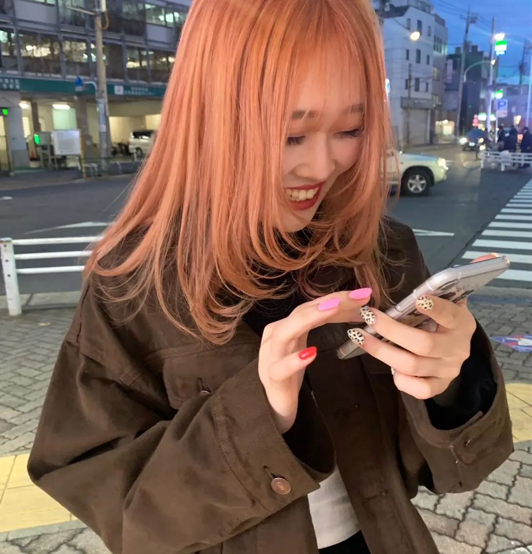 セミロング カラー オレンジ レイヤーカット レイヤーカット🪽 カネコミユのヘアスタイル