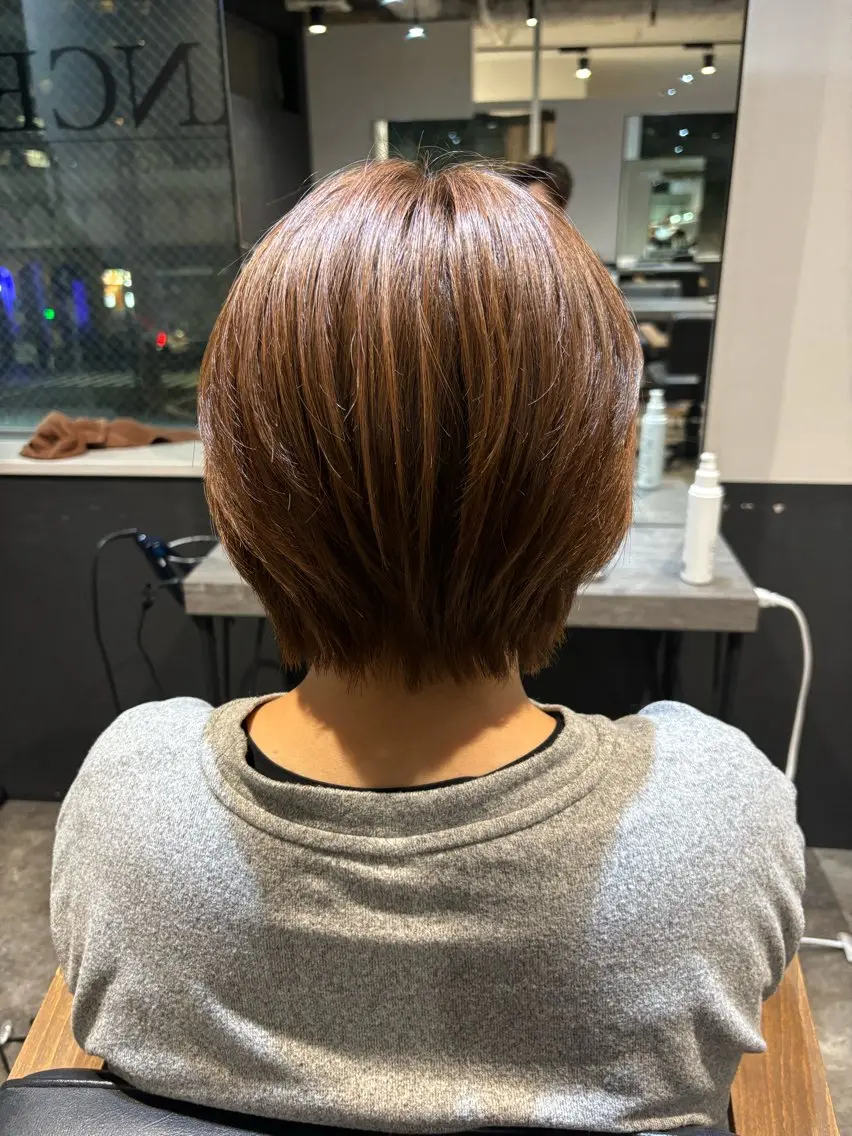 ショート カラー ベージュカラー ブリーチ ブリーチなしカラー ショートヘア 穐田 航のヘアスタイル