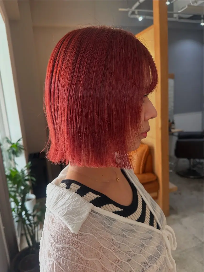 ミディアム 顔まわりレイヤー レイヤーカット カット ヘアカラー トリートメント miloc MOMOKAのヘアスタイル
