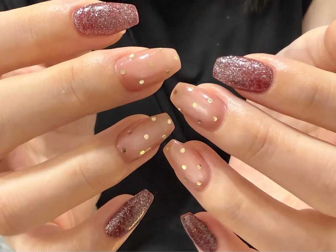 ネイル ボルドー ドット フラッシュネイル ピンク ハンドネイル 💅🏽 SHIORI🌙のネイルデザイン