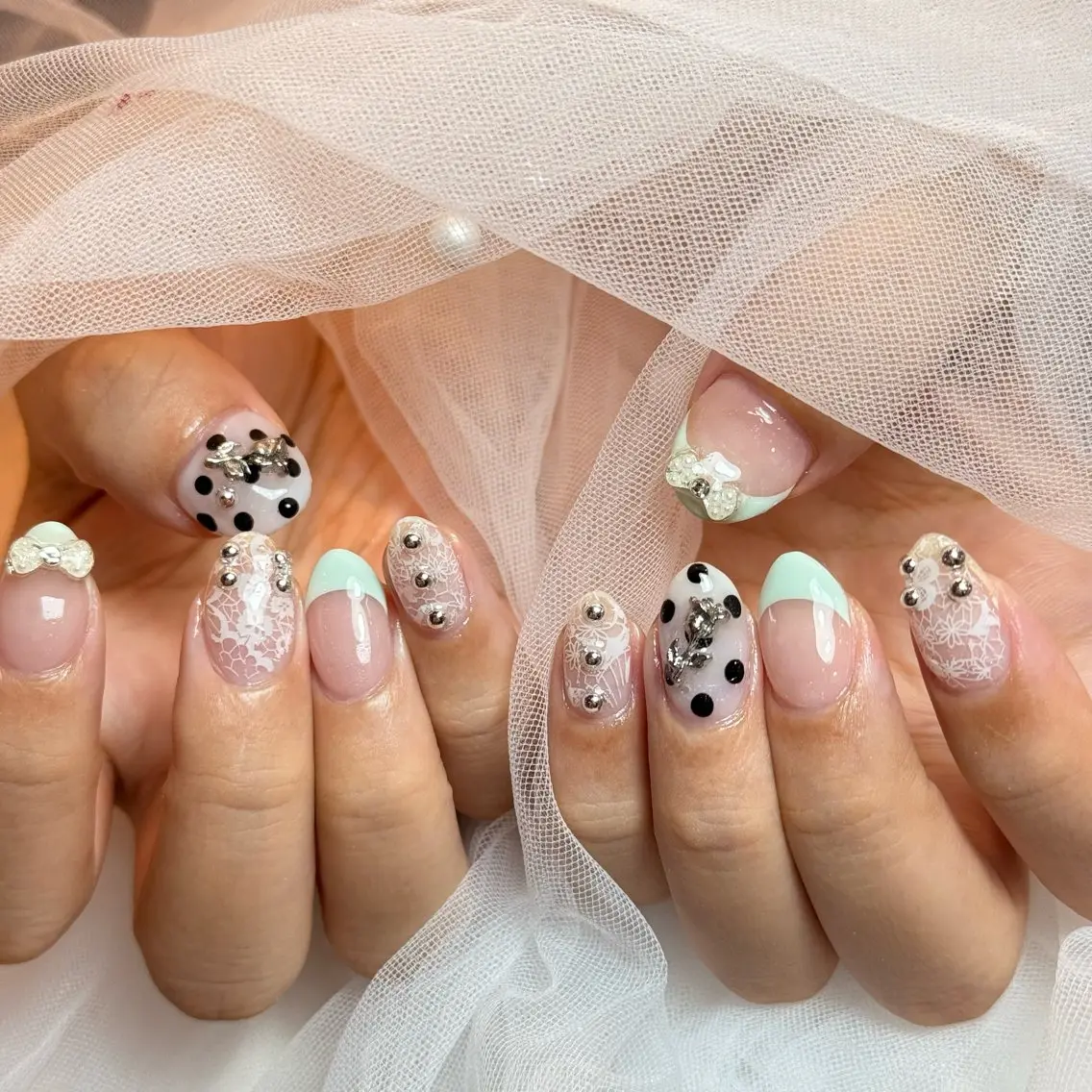 ネイル アートネイル チークネイル フレンチネイル グラデーション キラキラネイル ハンドネイル Risa_ Nailのネイルデザイン