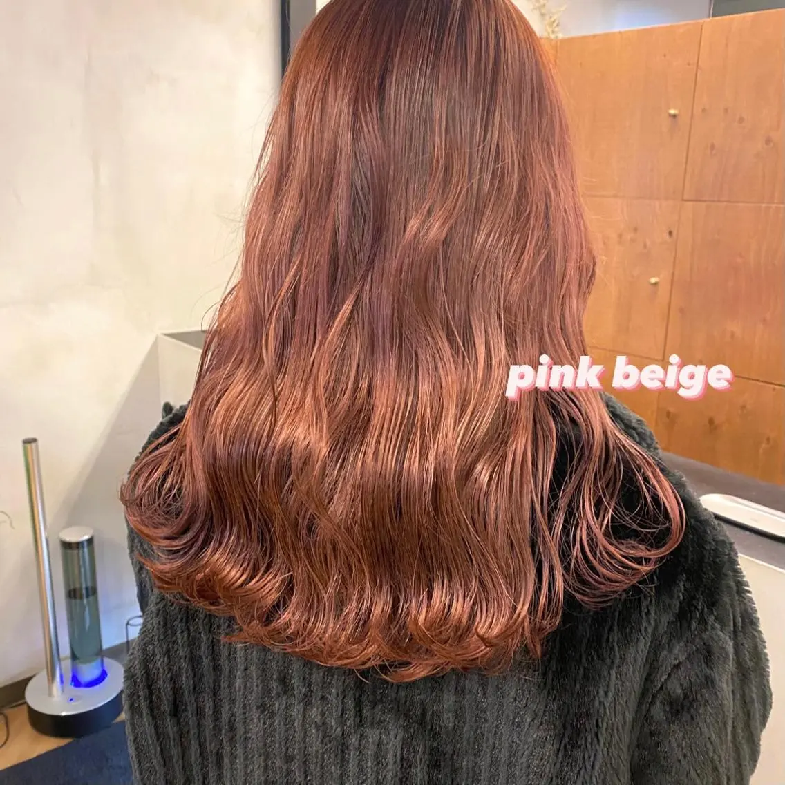 セミロング カラー ベージュカラー ブリーチ ピンクカラー ピンクベージュ 前川 朋香のヘアスタイル