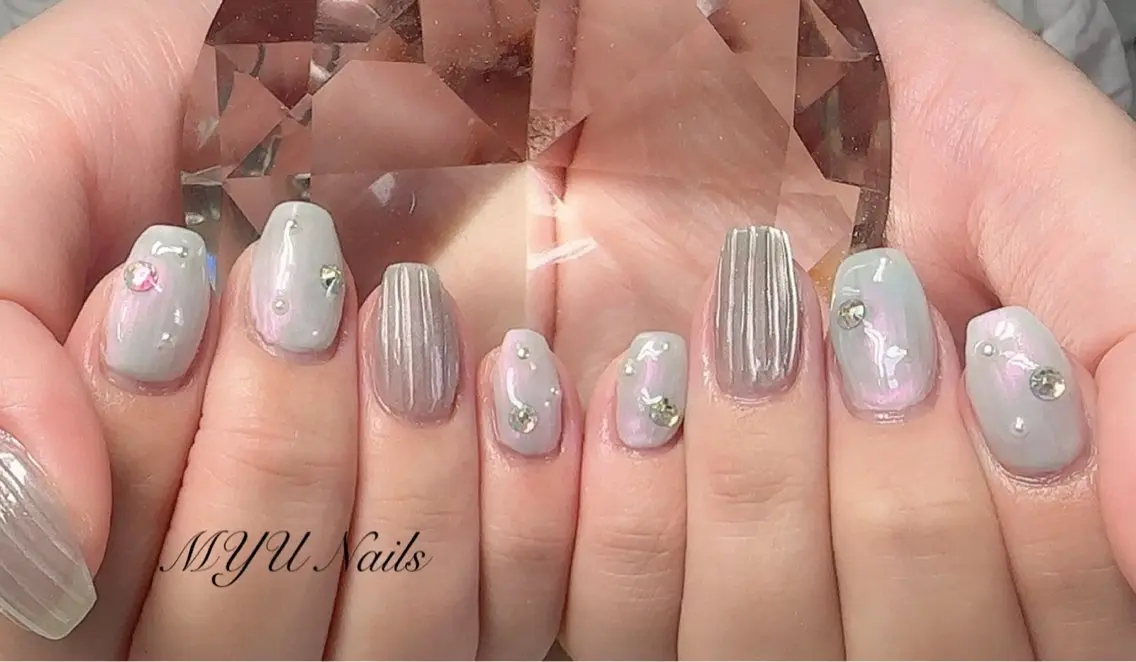 ネイル ジェルネイル キラキラネイル 持ち込み ニュアンスネイル ワンカラーネイル ハンドネイル ニュアンスネイル🌈 MYU Nailsのネイルデザイン